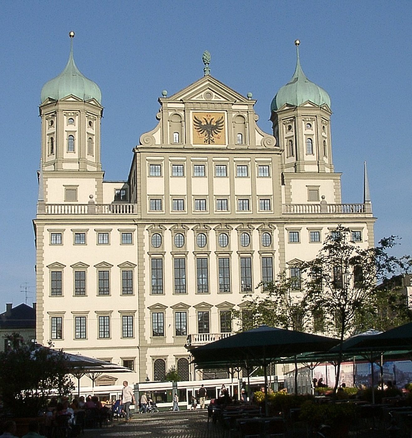 Rathaus und Perlachturm am Rathausplatz Augsburg